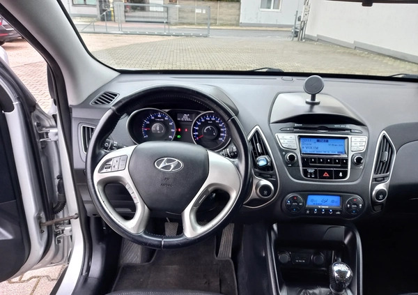 Hyundai ix35 cena 45700 przebieg: 157000, rok produkcji 2013 z Pabianice małe 211